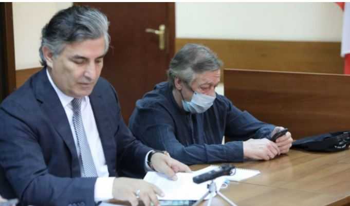 Адвокат Ефремова отреагировал на слухи о симуляции инсульта