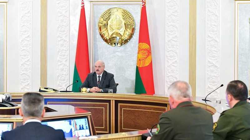 Лукашенко обвинил оппозицию в планах столкновения с РФ