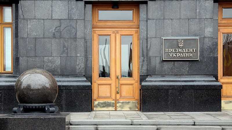 Офис Зеленского прокомментировал передачу задержанных в Белоруссии россиян Москве