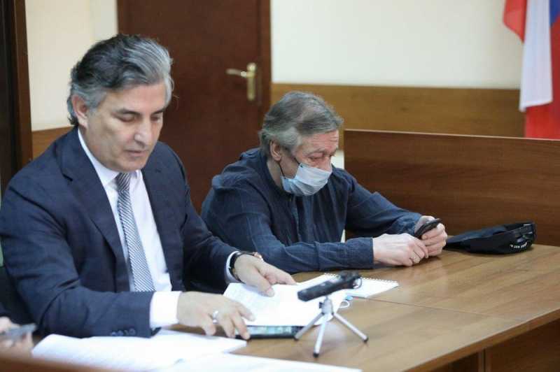 Адвокат Пашаев заявил, что Ефремов взял на себя вину одного из своих друзей