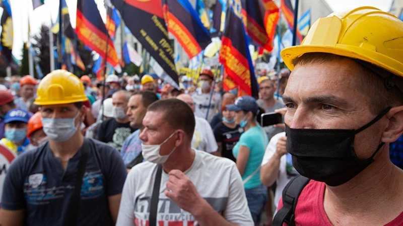 Десять дней 240 горняков бастуют в шахтах Украины