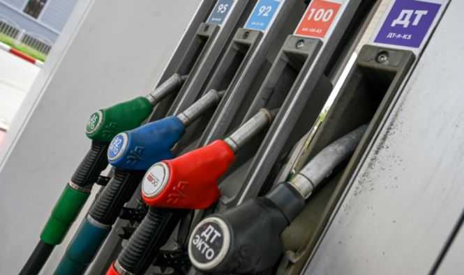Эксперт назвал последствия заправки машины другим бензином