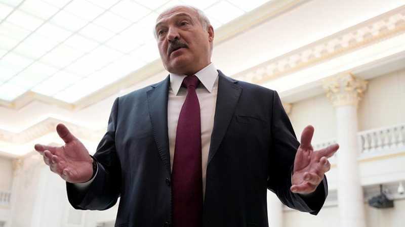 Лукашенко ответил Макрону на призыв уйти с поста президента Белоруссии