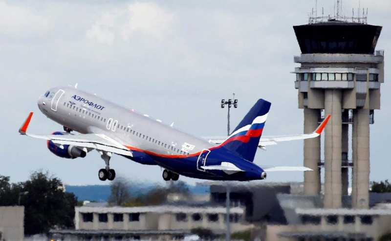 Российские авиакомпании в августе сократили перевозки на 33%