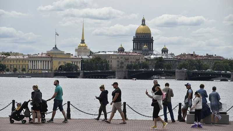 Средний чек трат туристов в Санкт-Петербурге летом обогнал Сочи