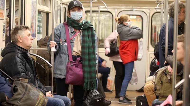 С 1 октября жителей Петербурга перестанут пускать в транспорт без масок и перчаток