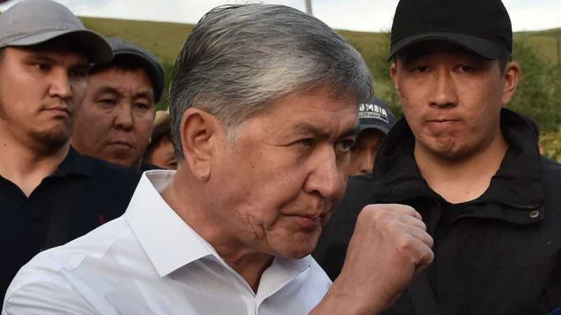 Толпа спецназовцев задержала экс-президента Киргизии