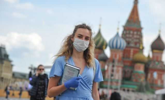 Депздрав Москвы назвал снизившие заболеваемость COVID-19 в городе факторы