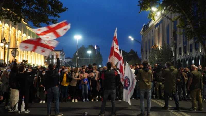 
Оппозиционные партии Грузии объявили бойкот властям и отказываются входит в парламент
