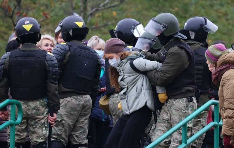 Правозащитники заявили о 1100 задержанных в Белоруссии в воскресенье