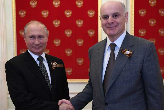 
Аслан Бжания признал, что на встрече с Путиным обсуждалось вступление Абхазии в союз с Россией

