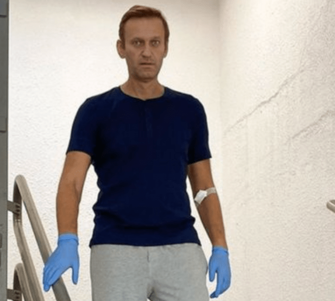 Навального отравили сотрудники ФСБ. Дело раскрыто.