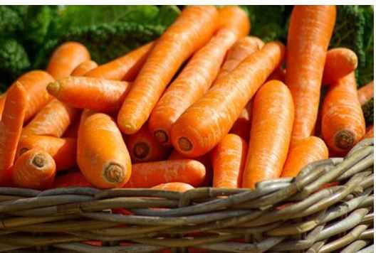 Мужчина купил морковь и выиграл 12 миллионов рублей