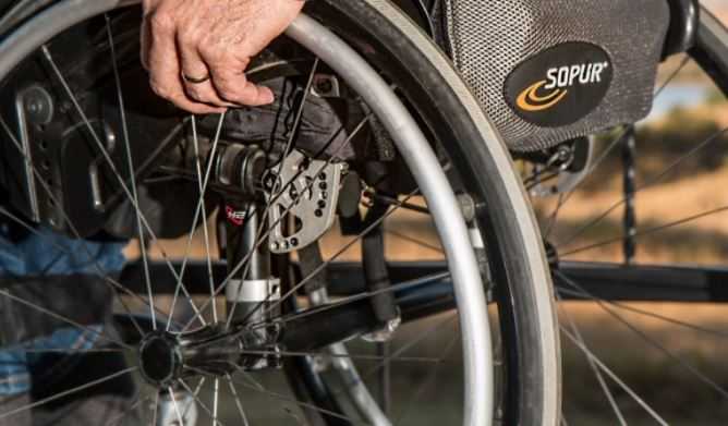 «Встал на ноги»: инвалид-колясочник из Владимира добился успеха в бизнесе