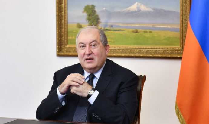 Президент Армении отказался увольнять начальника Генштаба ВС