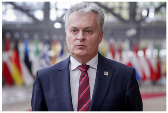 Президент Литвы пообещал найти способ помочь Украине в Донбассе