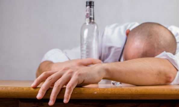 Психолог объяснил, как бороться с тягой к алкоголю