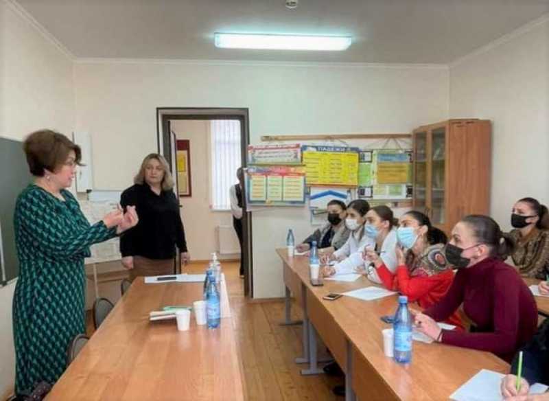 
            
            Преподаватели Уральского педагогического университета провели семинары для учителей сухумских школ
                    