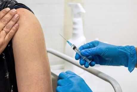 Вирусолог усомнился в снижении эффективности вакцин против омикрон-штамма