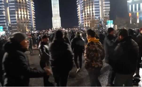 Алматинцев предупредили об эвакуации города по громкоговорителю