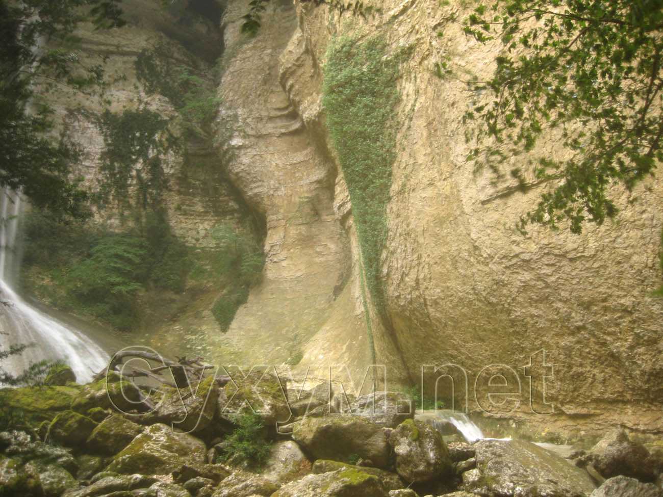 основание шакуранского водопада