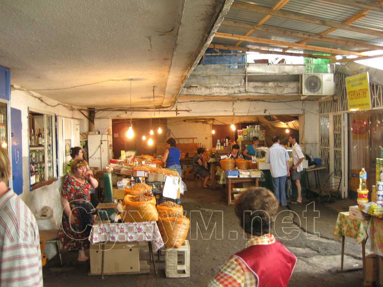 торговля сухофруктами напротив магазина серпантин