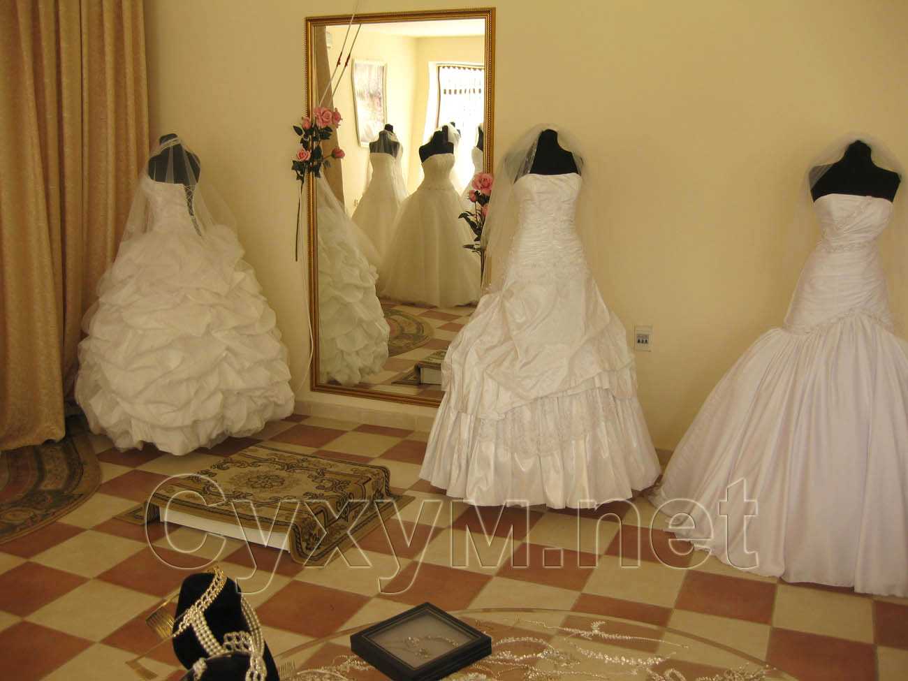 свадебный салон алика - зеркало для примерки свадебного платья