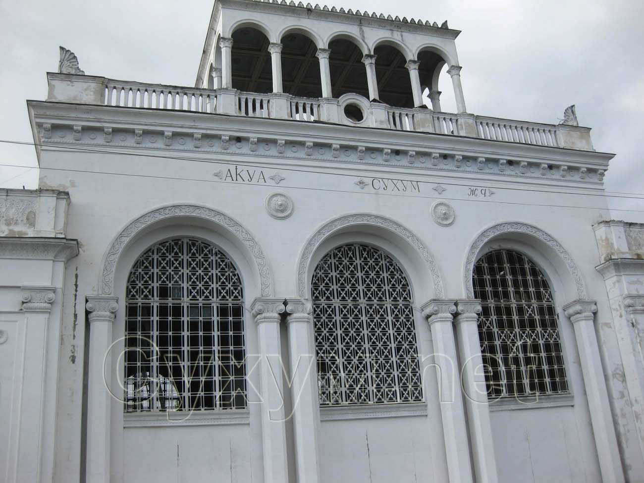 здание сухумского ж/д вокзала это архитектурное богатство абхазии