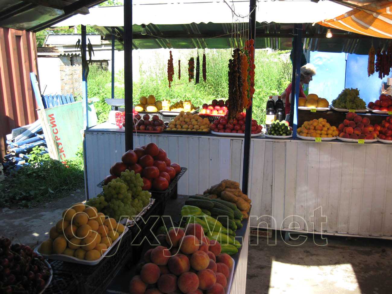 овощи и фрукты колхозного рынка на ул. акиртава