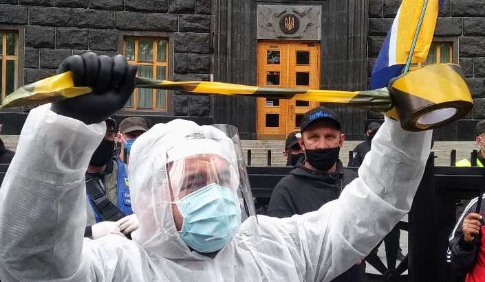 Украина может не справиться с третьей волной бушующего коронавируса