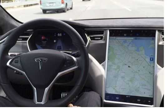 Два человека погибли при аварии в Tesla без водителя
