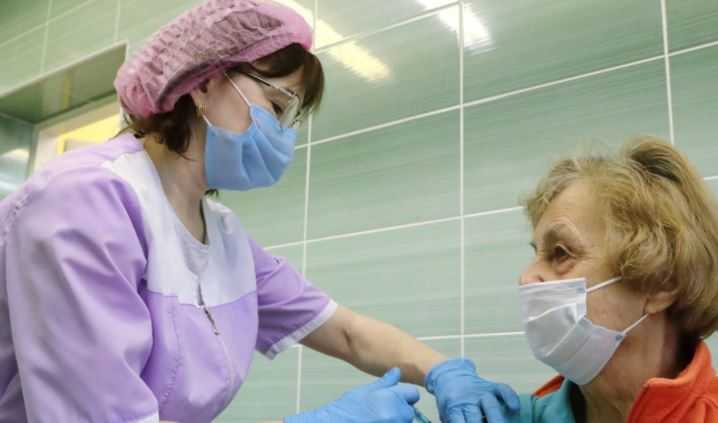 Собянин предложил давать скидки и льготы вакцинированным от коронавируса пенсионерам