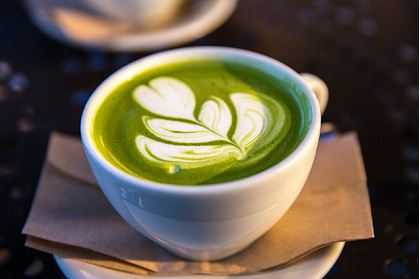 Диетологи назвали полезные и вкусные альтернативы утреннему кофе