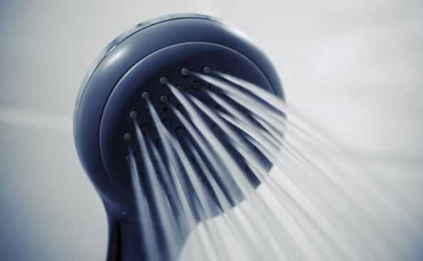 Горячий душ может угрожать здоровью кожи