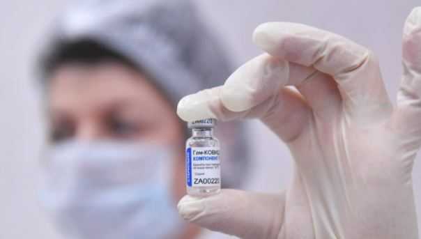 Главный педиатр Москвы объяснила важность вакцинации для подростков