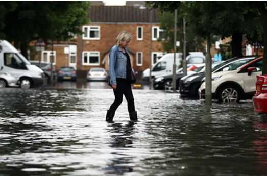 Наводнение в Лондоне заблокировало доступ к больницам