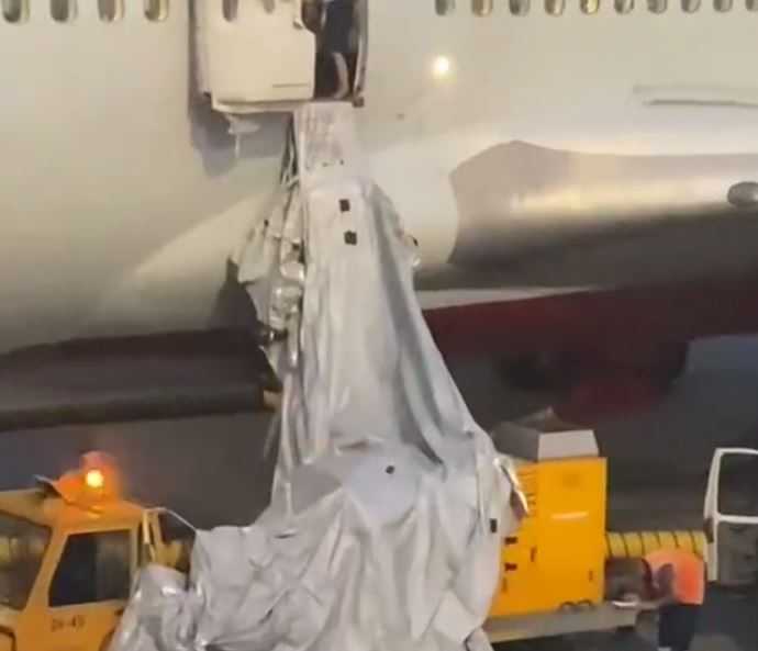 Пассажир рейса Москва — Анталья открыл дверь самолета из-за духоты