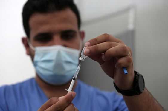 Опубликованы данные о падении эффективности вакцин против коронавируса