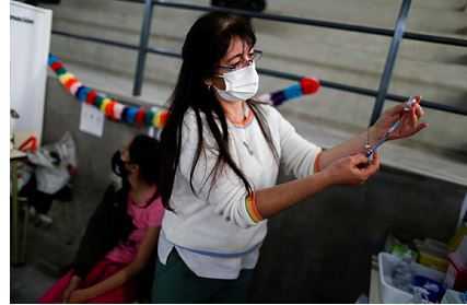Аргентина предложила туристам вакцинацию их детей