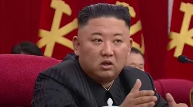 Ким Чен Ына уличили в использовании худого двойника