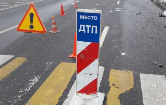 Движение по Дмитровскому шоссе в Москве парализовало после ДТП с грузовиком