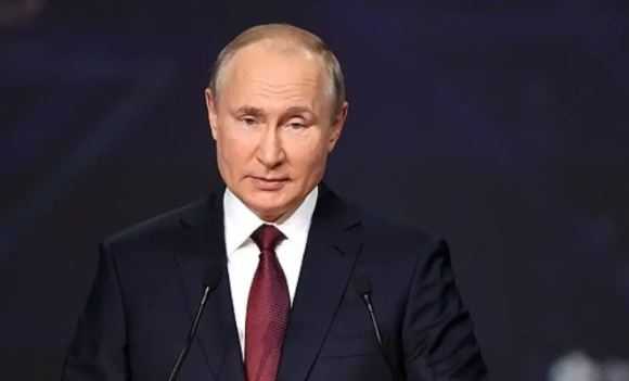 Путин пошутил, что в новогоднюю ночь будет слушать обращение президента