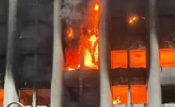 Захваченное здание телеканала «Мир» объято огнем в Алма-Ате