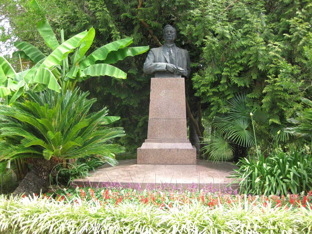 памятник н.а. лакоба