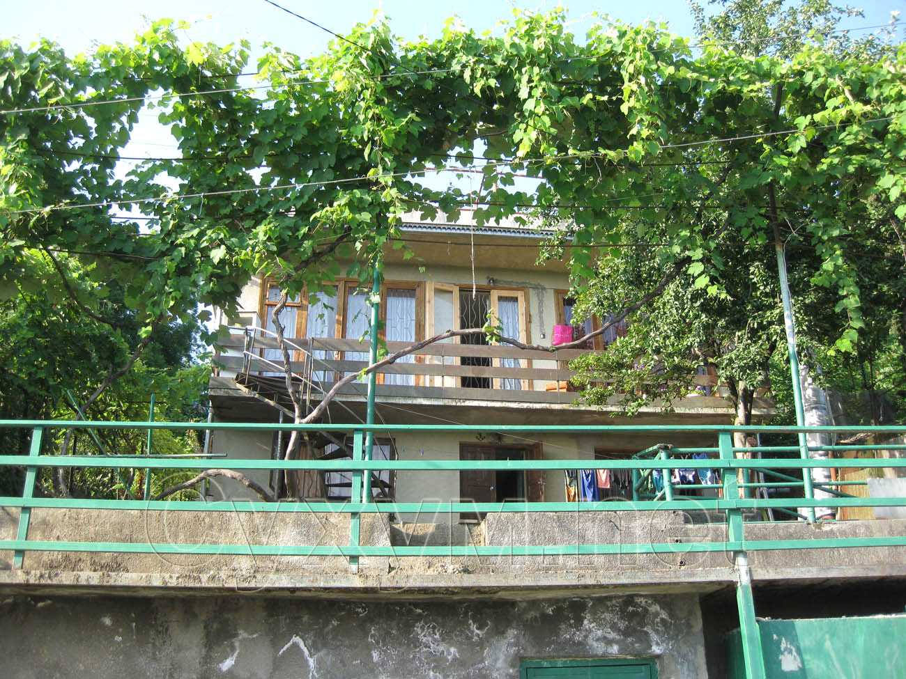двухэтажный жилой дом на улице ласурия